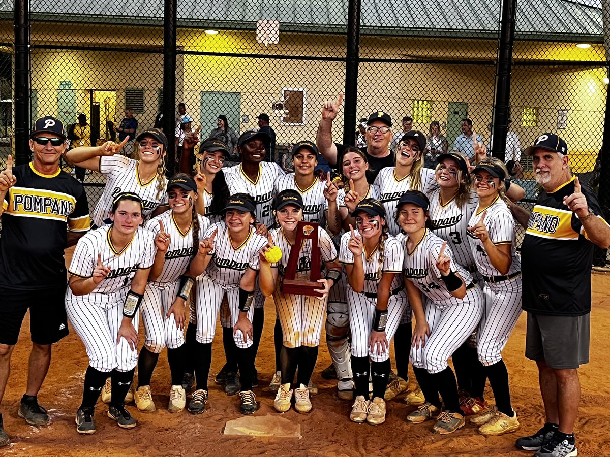 PbhsLady's tweet photo. Pompano Beach beats American Heritage Plantation 3-1 for the District Championship!! Nice job Tornadoes!! 
💙💛 https://t.co/yx1UfTyDzq