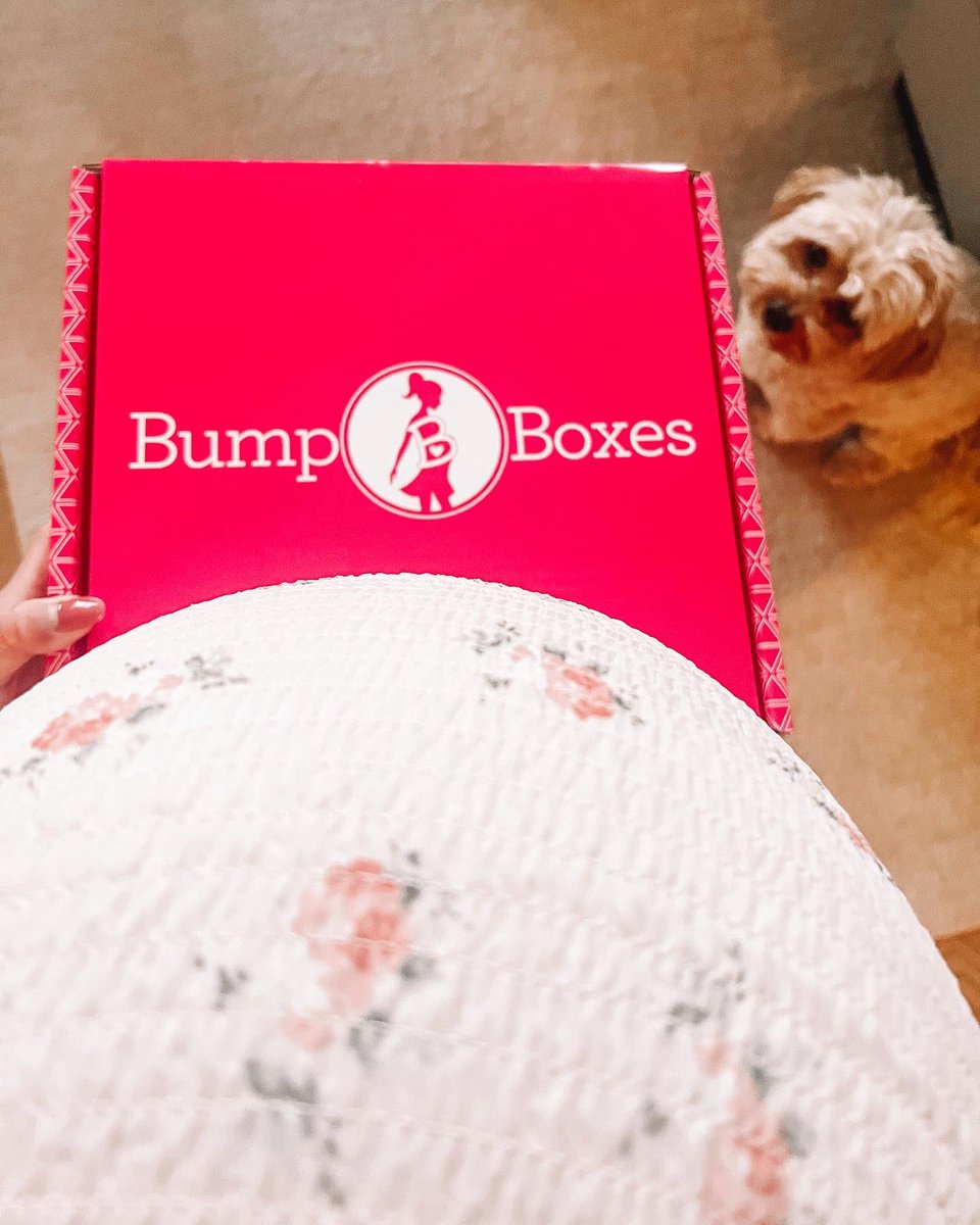 thelivstyle's tweet image. The bump is bumpin’ - one day away from baby girl’s due date!🤰🏻 so fun when my @BumpBoxes have arrived each month 🙌🏼 Bump box is a monthly maternity subscription box full of helpful goodies &amp;amp; must-haves for mom and baby leading up to your due date! 🗓️👶🏻 #mamatobe #pregnancy