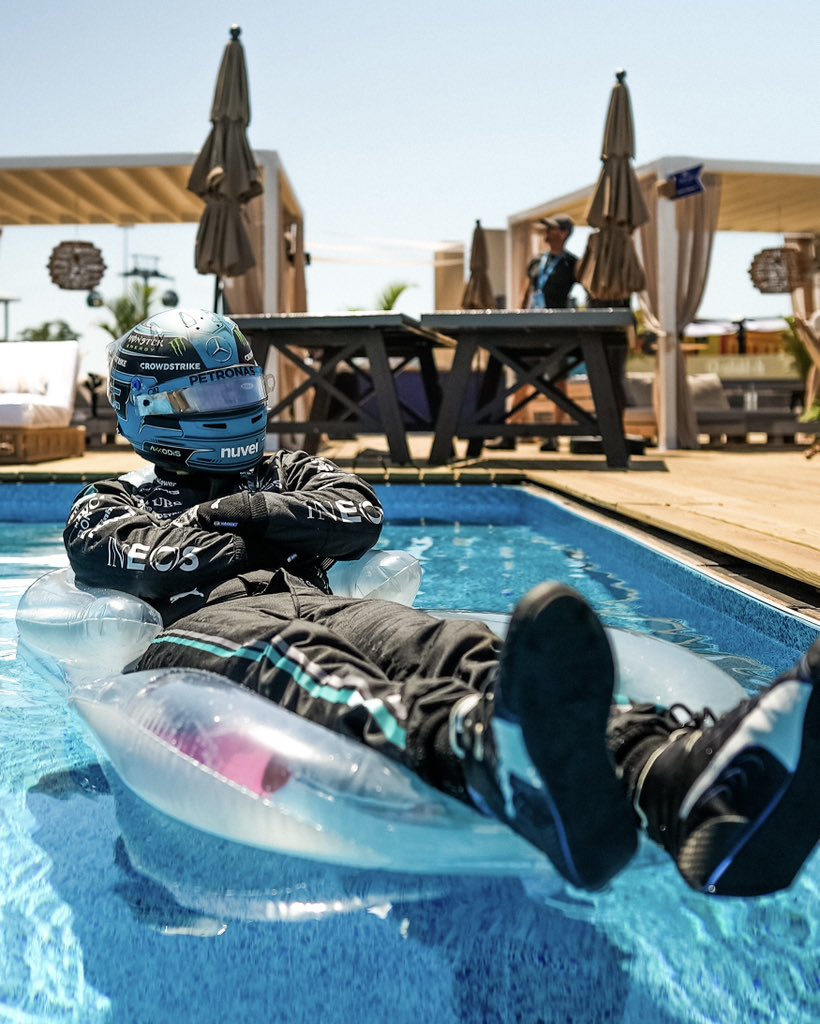 Floating away from the haters. 🫶