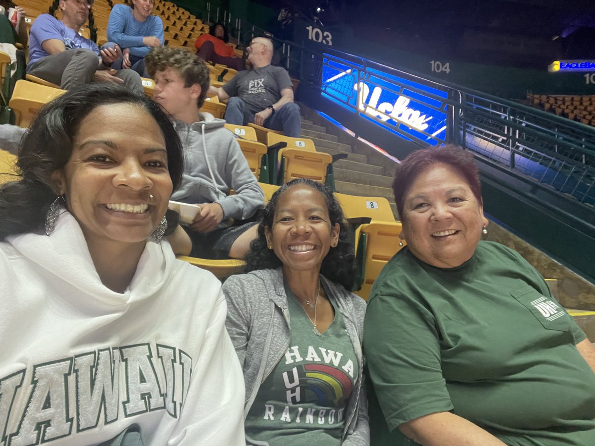 tiffanyolson74's tweet image. Mom flew in from Kaneohe, HI. I flew in from South Florida. Pen lives here in VA. #NCAAMVB #LetsGoBows! #808