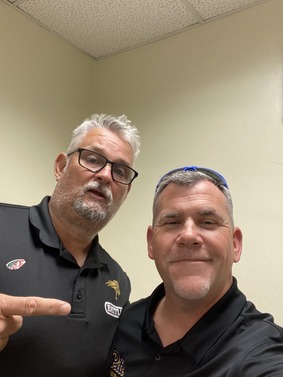 Want to thank, The Charlie Partridge for coming into my building today privilege to call this man my friend!!!
#H2P #BestInTheBusines <a href="/larryblustein/">Blustein Recruiting</a> <a href="/FootballHotbed/">Football Hotbed</a> <a href="/Rivals/">Rivals</a> <a href="/TheCribSouthFLA/">Frank Tucker</a> <a href="/SleeperAth1etes/">Sleeper Athletes</a> <a href="/WHSWildcats_Ath/">Western Wildcats Athletics</a>