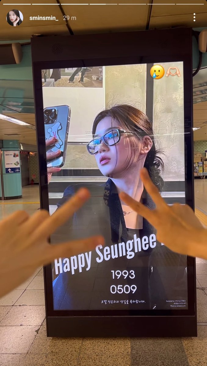 oohhBurn's tweet photo. So Jasmine &amp; White Rose went to the station last night but the birthday greeting was not yet  up, so they went out to eat and spent the whole night together, went back again in the morning to be the first to check the bday greetings.

Ugh the effort and dedication of these two 🥲 https://t.co/kKaVxCNTee