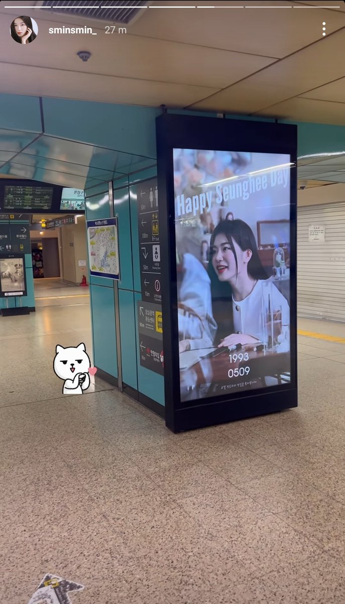 oohhBurn's tweet photo. So Jasmine &amp; White Rose went to the station last night but the birthday greeting was not yet  up, so they went out to eat and spent the whole night together, went back again in the morning to be the first to check the bday greetings.

Ugh the effort and dedication of these two 🥲 https://t.co/kKaVxCNTee