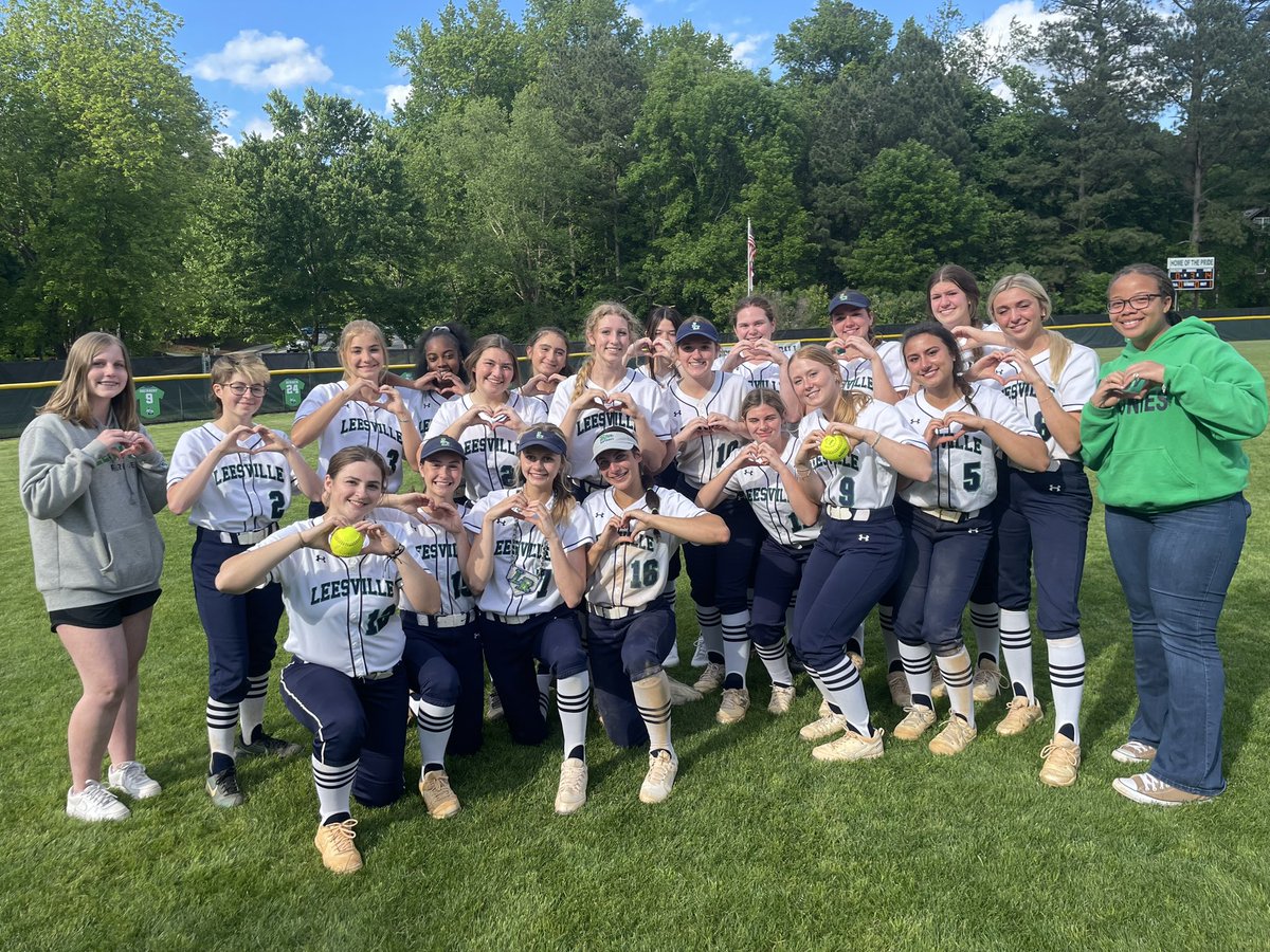 Pride_Softball's tweet photo. Our #PridePlayeroftheGame for today is Viviana Straniero!! She had a great game at the plate and in the outfield, and she had an amazing season overall. So proud of this one!! 

Watch our other captain #popthechain for the last time this season💙💚😎 https://t.co/SOOhd2pqw8