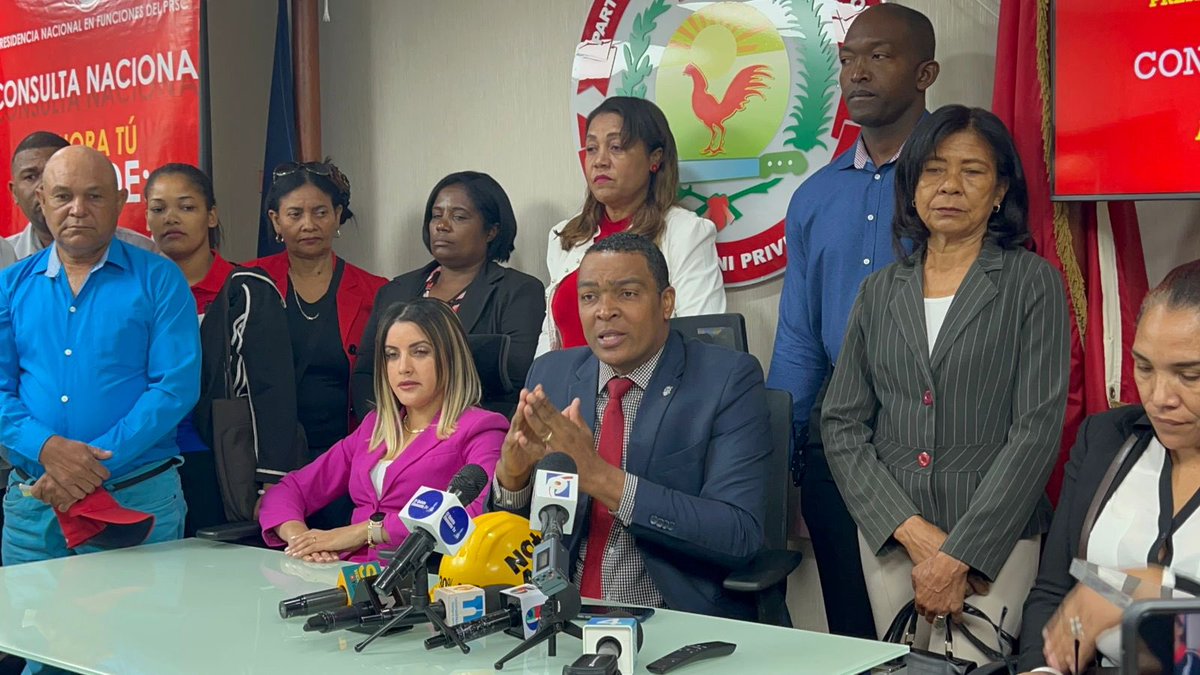 PedroBotelloRD's tweet photo. Si nos dejan!

Haremos un gobierno de JUSTICIA SOCIAL desde el @PartidoPRSC. https://t.co/2SBQpZnYKU