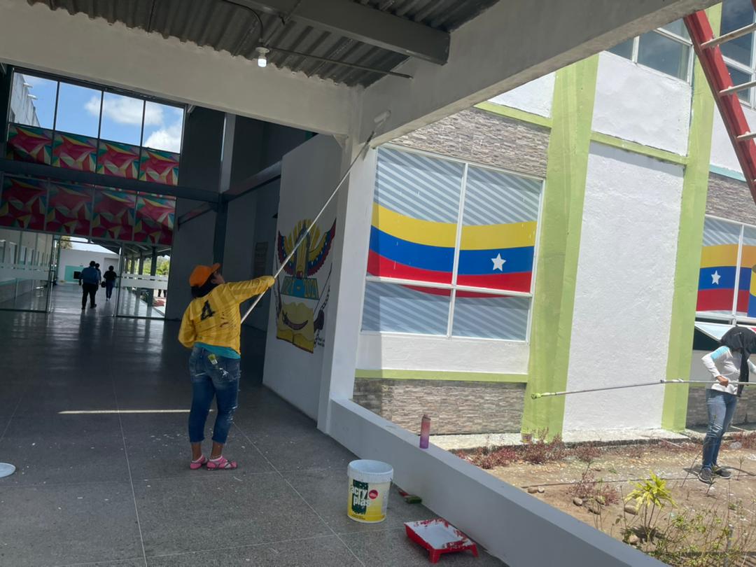 JessBritoJr1's tweet photo. Renace Caripito gracias al trabajo en conjunto del gobernador @ErnestoLunaPsuv @mppop_monagas y el EPM del PSUV Municipio Bolívar. TRABAJO EN EQUIPO VICTORIA SEGURA
@GRaulparedes 
@Eddalys7 
@GobMonagas_ 
@JeankartA 
@Reinaldo_PSUV https://t.co/6OClZXcZi9