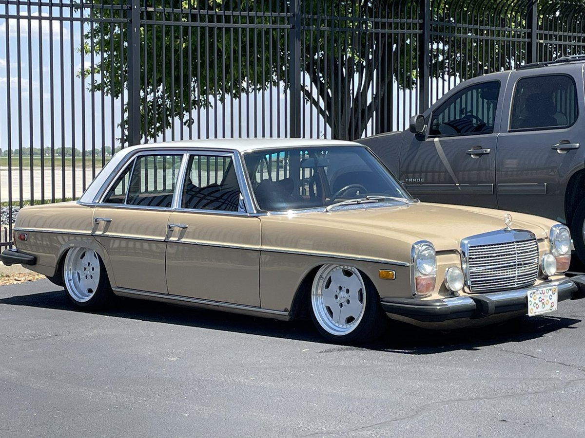 Saw this Mercedes low rider today and thought it was pretty cool. Actually really liked the nontraditional color combo for a slammed car like this. #lowrider #mercedes