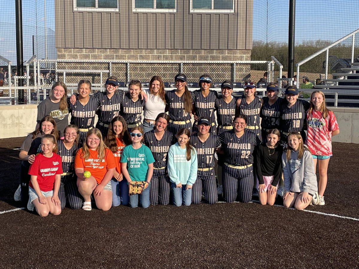 fjshs_sball's tweet photo. Fairfield Youth League players were invited to come watch the Varsity game tonight. After the game they got together for some “team time”. Hope to see them all at softball camp in a month! https://t.co/J4BUD2DUjW