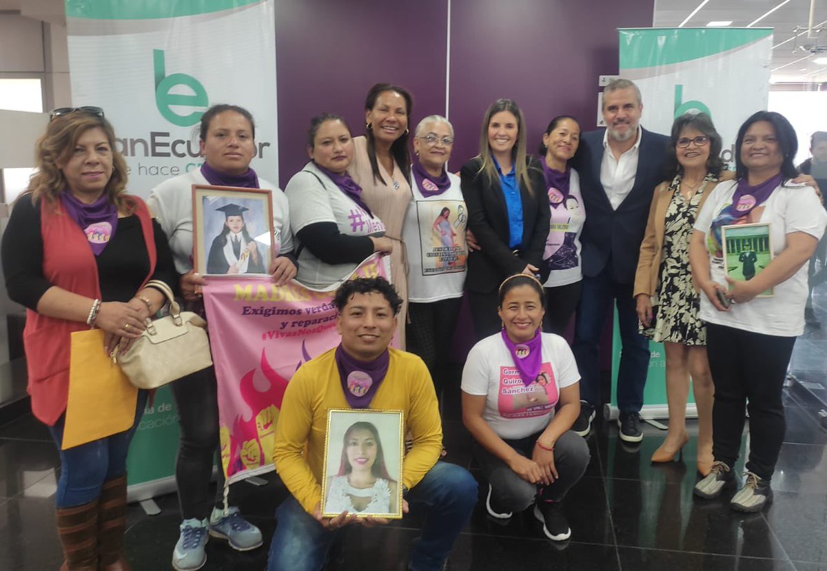 DDHH_Ec's tweet photo. Hoy @BanEcuadorBP entregó los primeros créditos a varias madres de víctimas femicidio, como parte de la reparación integral que el Gobierno Nacional impulsa.

Este apoyo les ayudará a reactivar su economía y la de sus familias. https://t.co/wPBOcfMOSB