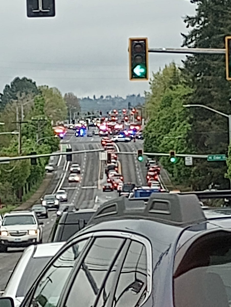 NastyLittleChe1's tweet photo. @HillsboroFire @WashCoScanner @TVFR @MetroWestAmb @HillsboroPolice I hope it's not as bad as it looks from a distance. Hoping for the best. https://t.co/5LejMplwo6