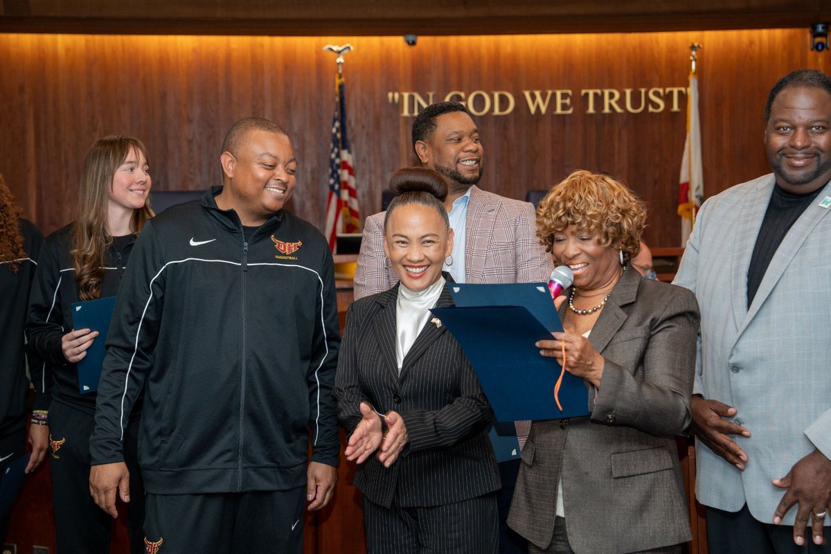 CSUDHwbb's tweet photo. Thank you to the City of Carson’s mayor and city council for recognition of a decorated season this year! #Gotoros https://t.co/xtzhDTFzyO
