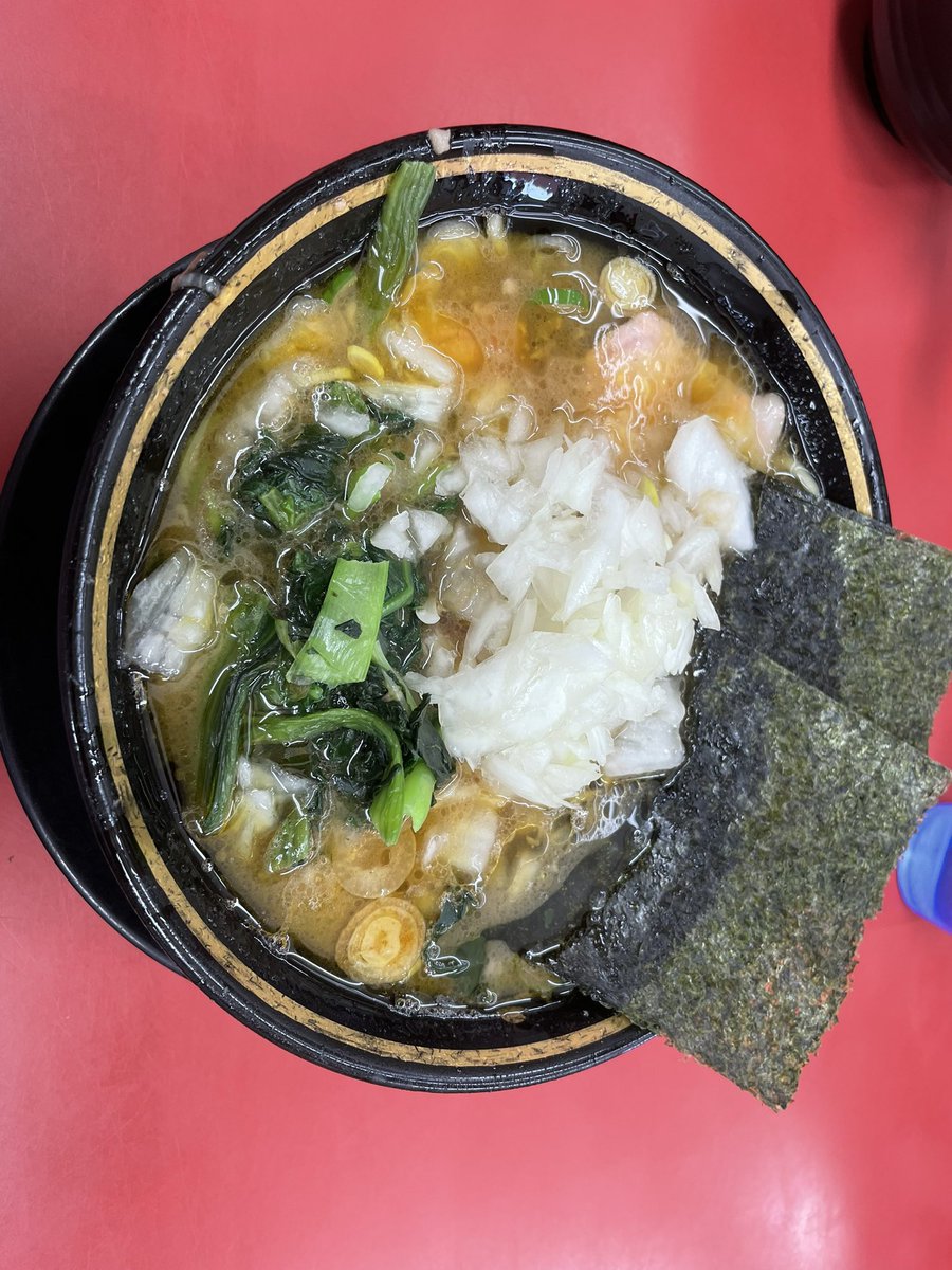 1日で約800km運転し、吉村家直系のはじめ家、上越家回りました。
吉村家系列全店制覇に向けて鬼門だった富山、新潟をクリアしました。
個人的にははじめ家は杉田家より少しマイルドで好みの味。町田商店に飼い慣らされた私には衝撃の美味さでした。