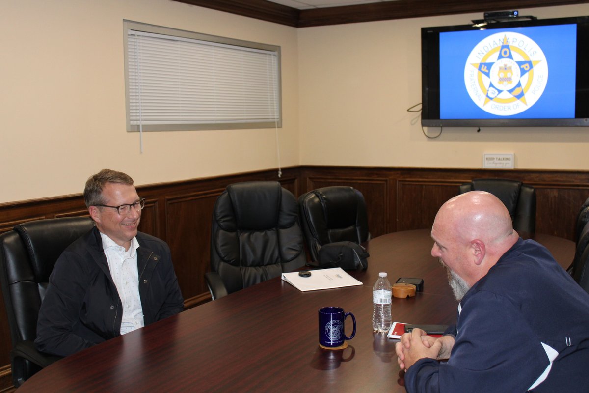 RickFOP86's tweet image. GRATEFUL for the opportunity to meet with Eric Doden, candidate for Governor of INDIANA

Appreciate hearing his vision for our State and his thoughts regarding issues that affect Law Enforcement  Officers and their families #GoodDialogue #CapitalCityConcerns #FOP