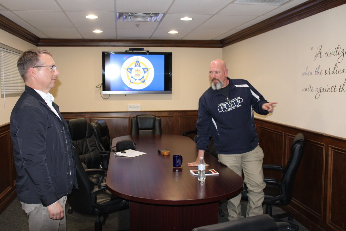 RickFOP86's tweet image. GRATEFUL for the opportunity to meet with Eric Doden, candidate for Governor of INDIANA

Appreciate hearing his vision for our State and his thoughts regarding issues that affect Law Enforcement  Officers and their families #GoodDialogue #CapitalCityConcerns #FOP
