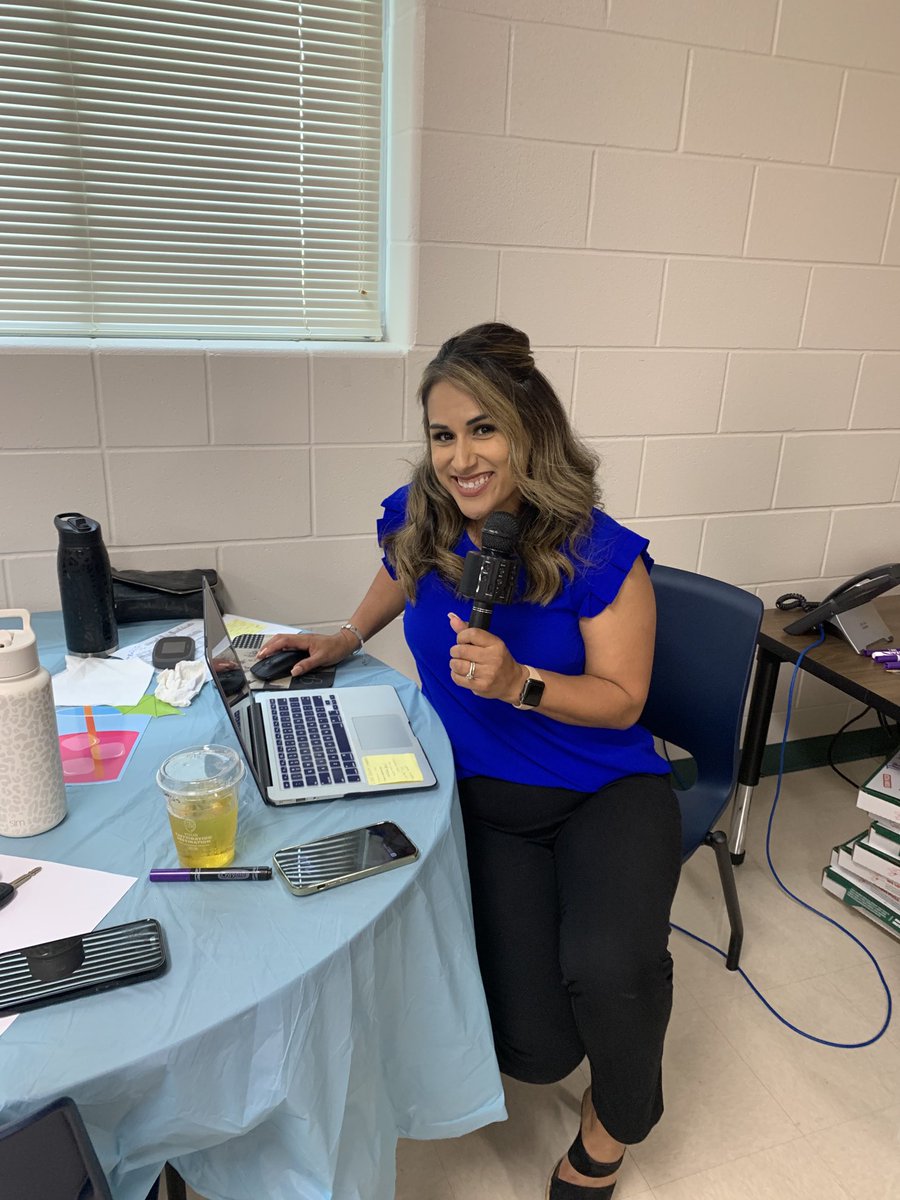 lorimshaw's tweet photo. Thank you, ⁦@Ash_Pena⁩ and Tyler Horton, for greeting our teachers to lunch today.  They loved it.⁦@NISDWernli⁩ ⁦@mrsfeldt5⁩ #RootEdWernli https://t.co/uhuv50Gz6o