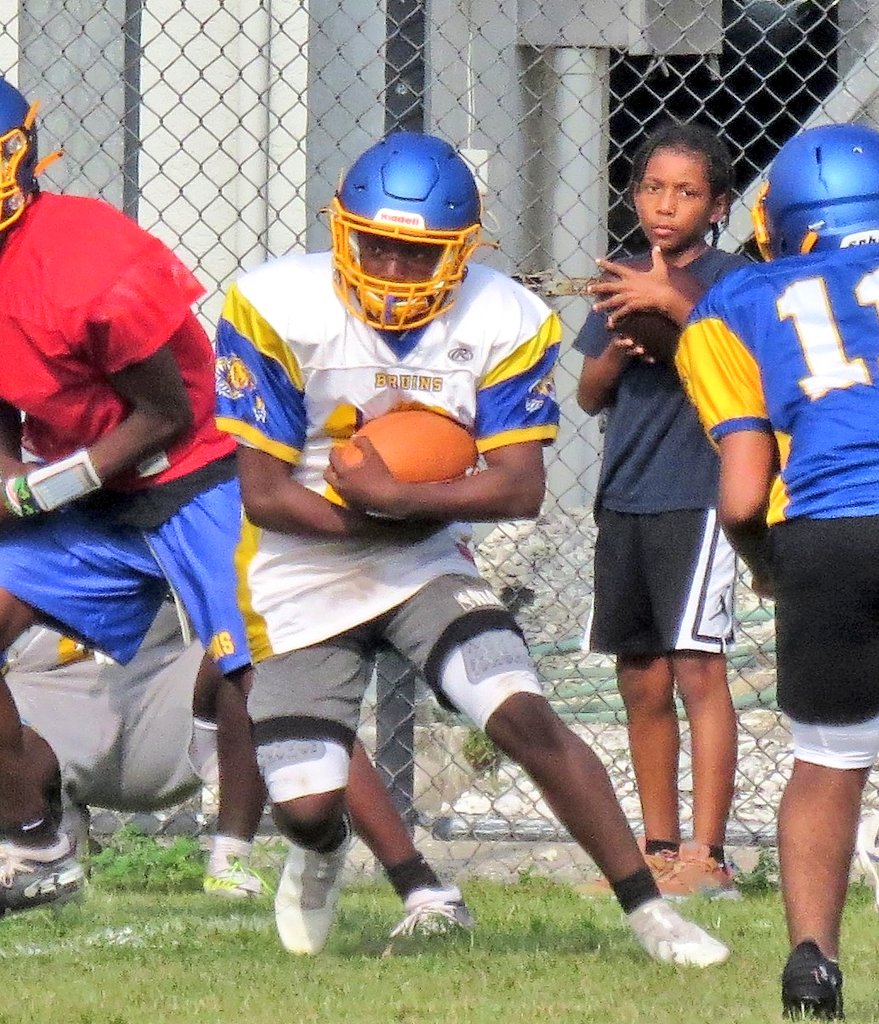 Ladavion_941's tweet photo. Spring Football is here.. get better everyday. #highschoolfootballtraining #SpringFootball23 #9thgradeyear #10thgradeloading #workinprogress https://t.co/D2juSBOAmY
