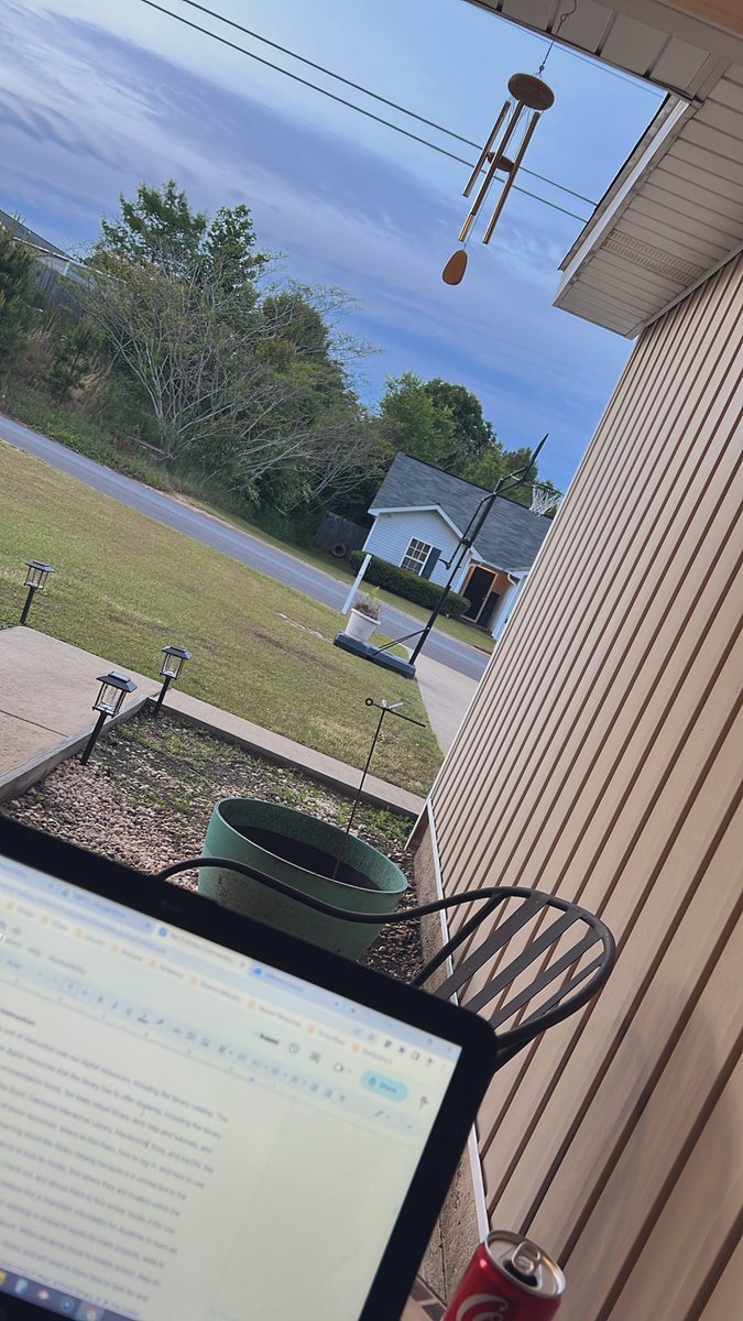 Mekayjs's tweet image. When you’re stressing over submitting your National Boards component and you make your teenager listen to your written commentary… At least we’re spending time together. #IsitSummerYet?