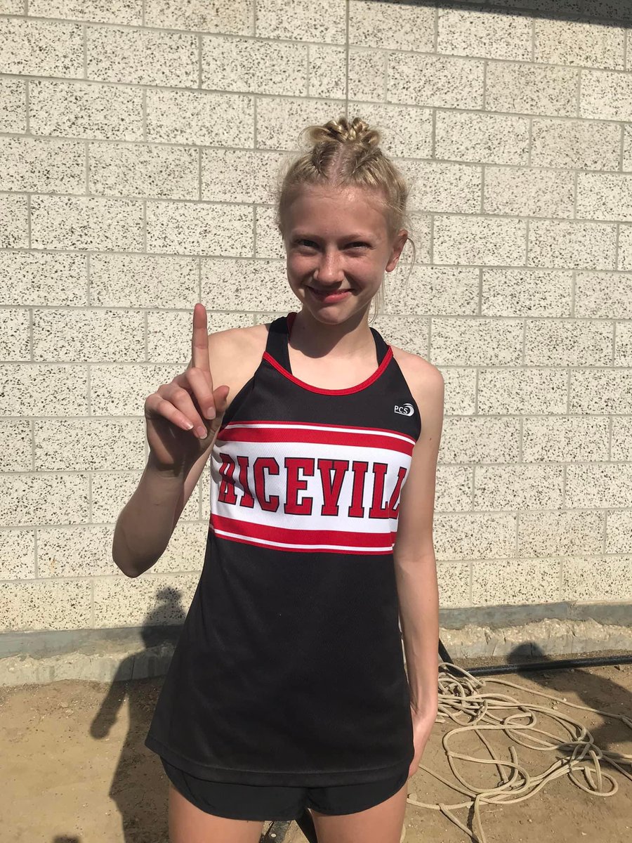 Claire Zweibohmer wins the 3000m at the Iowa Star Conference meet. <a href="/RvilleAthletics/">Bryce Conway</a> <a href="/MrsSchwamman/">Barb Schwamman</a> @EJsportsKristi