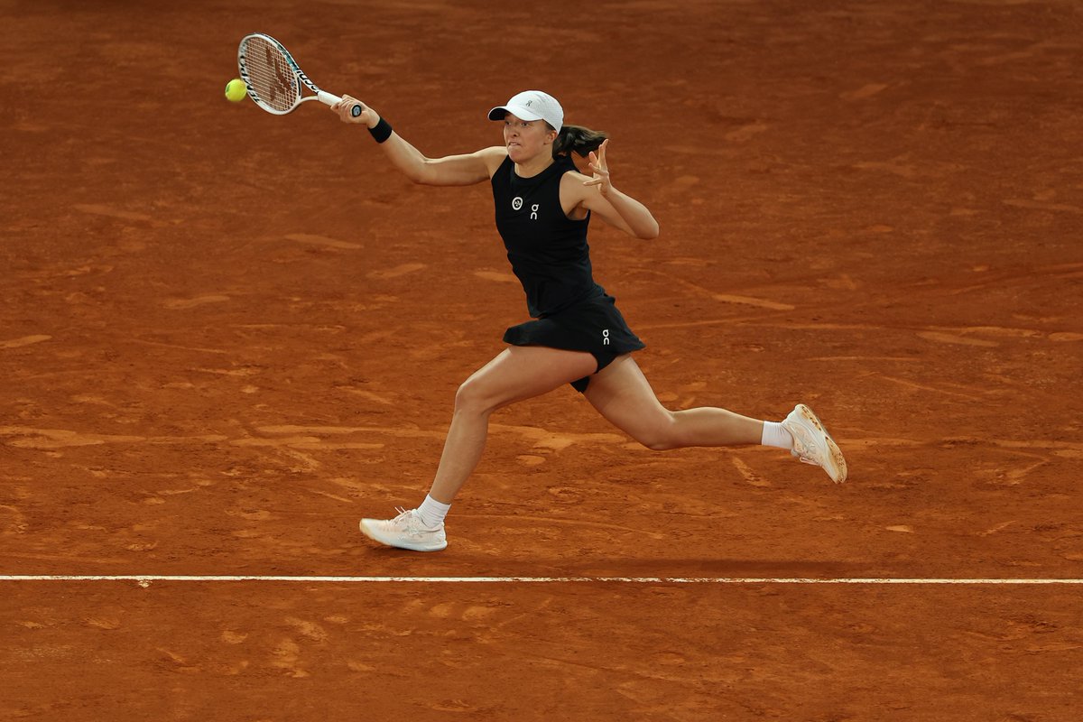 CGTNSportsScene's tweet image. 🎾Top seed #IgaSwiatek cruised past 12th seed Veronika Kudermetova 6-1, 6-1 to make it to her 1st #MMOPEN final

👀The World No. 1 will play in her 7th career WTA 1000 final for a rematch with World No. 2 Aryna Sabalenka
#TeamSwiatek #1GA @iga_team @IgaSwiatek_News @IgaSwi_France