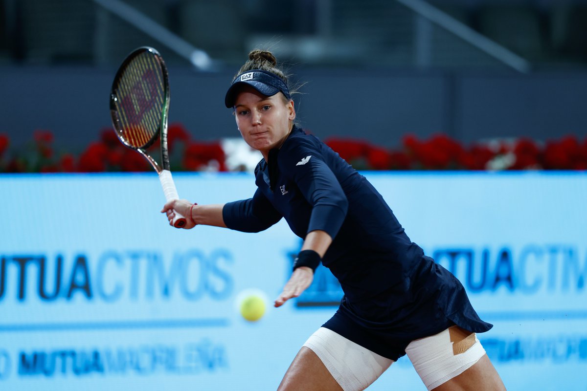 CGTNSportsScene's tweet image. 🎾Top seed #IgaSwiatek cruised past 12th seed Veronika Kudermetova 6-1, 6-1 to make it to her 1st #MMOPEN final

👀The World No. 1 will play in her 7th career WTA 1000 final for a rematch with World No. 2 Aryna Sabalenka
#TeamSwiatek #1GA @iga_team @IgaSwiatek_News @IgaSwi_France