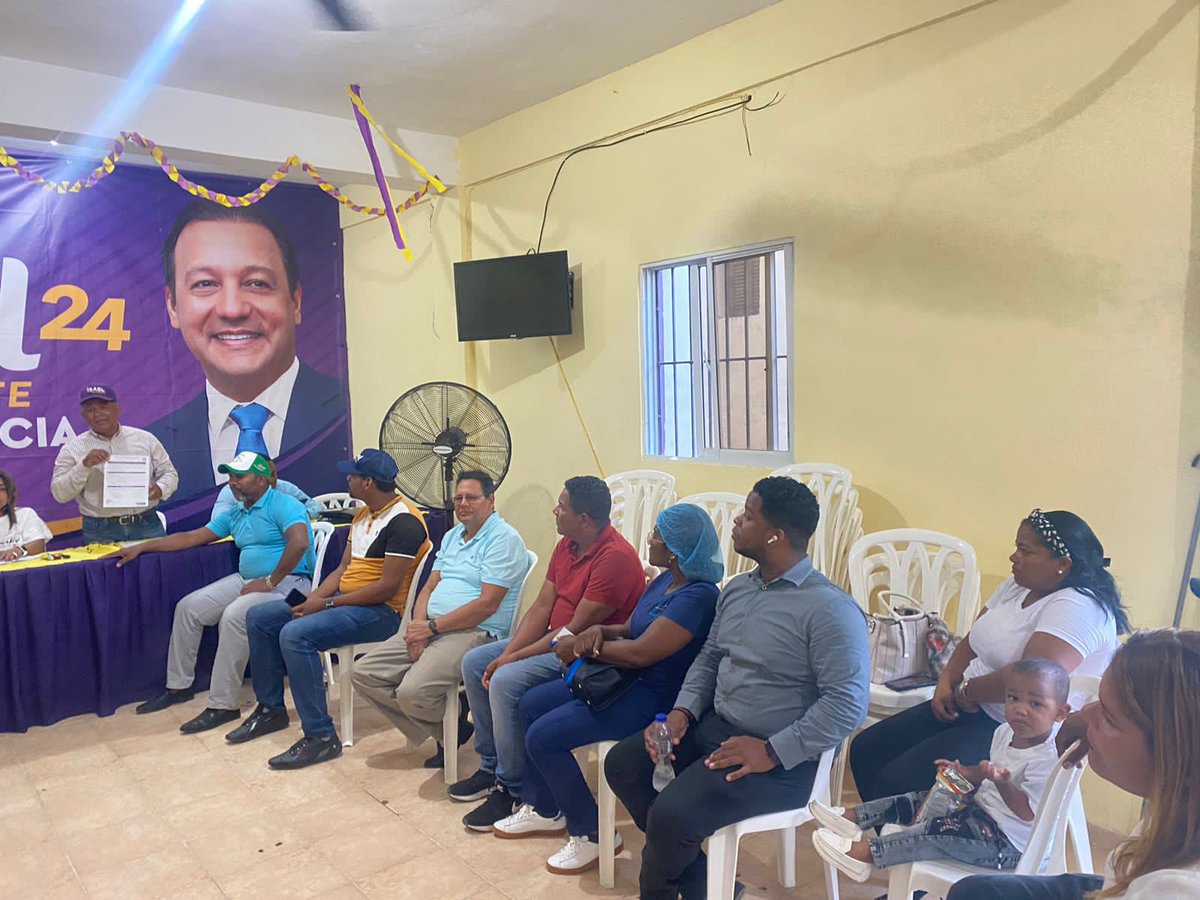 pldhiguey's tweet photo. Reunión de Trabajo de la Dirección Municipal del PLD en Higüey.
#pldhigüey⭐️ #pldsetransforma #abelpresidente⭐️ https://t.co/8BQfc28yA5