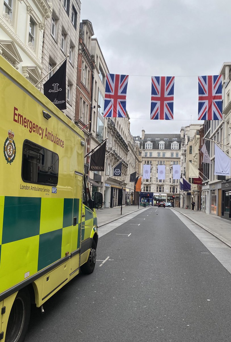 Good luck to everyone working this coronation weekend, especially the <a href="/Ldn_Ambulance/">London Ambulance Service</a> dream team 💚
