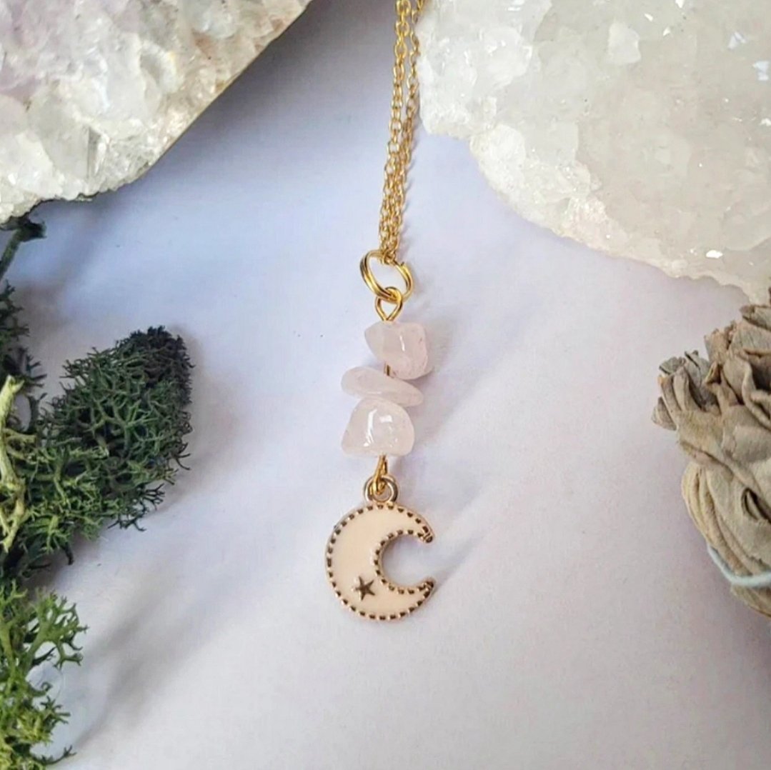 TheWildWWitch's tweet photo. Rose Quartz is the crystal of unconditional love. It opens and purifies the heart chakra and promotes self love, friendship, deep inner feeling, comfort and inner peace.

https://t.co/vF8LYDC6XW
#MHHSBD #EarlyBiz #shophandmadehour #yourbizhour https://t.co/ZgLjt7ol5m