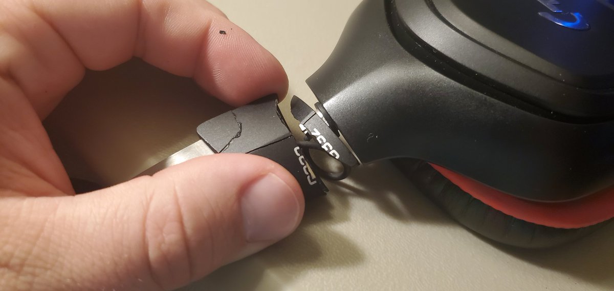 Fab_Spheniscid's tweet photo. Hey @LogitechG. This structurally critical component shouldn't be plastic. https://t.co/Pm3Ckc4HFl