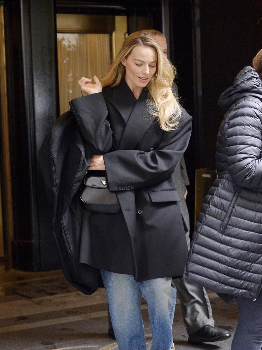 love margot robbie in this wardrobe nyc double breasted oversized blazer