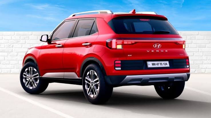 ManAndMotor's tweet photo. 3 Point Seatbelts and seat belt reminders for all seats are now been standard across all models from @HyundaiIndia.
ESC and Vehicle Stability Management (VSC) & Hill Hold will also be standard on Venue, i20 and above models.
#ManAndMotor #Hyundaicars https://t.co/EbaGvmubDU