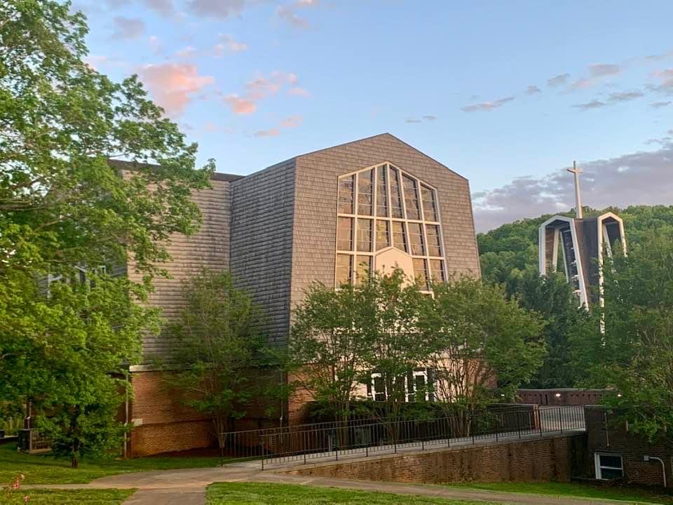 MirtaMMartin's tweet photo. Countdown to Commencement on Saturday @FerrumCollege ! Getting ready for the big day on our beautiful campus. #RoarPanthers #NotSelfButOthers https://t.co/WdToM0Oe4Y