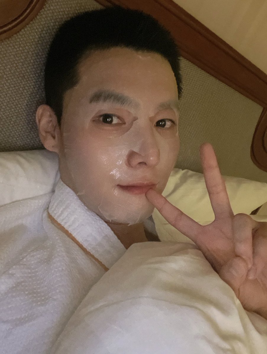 ONEWE_YH's tweet photo. 어린이날 기념 사진앱에서 아기 검색 해서 제일 어이없는 사진 고르기 할 사람

나는 이거임 군입대전날 팩하는 아기;; https://t.co/bA5KFMfghZ