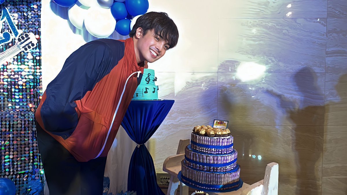 kdlexspyker's tweet photo. 21k for KD's 21st BDAY.

Since none of the members of KDLEX SPYKER are from Manila, we decided to have a money cake for KD to buy whatever he wants. I hope you like our little gift to you.
 HAPPY BIRTHDAY AGAIN KD @kdestrada_

Thank you Ate Jo (Admin of Kaydets) for the help  💙 https://t.co/tGjGI2k3Sx