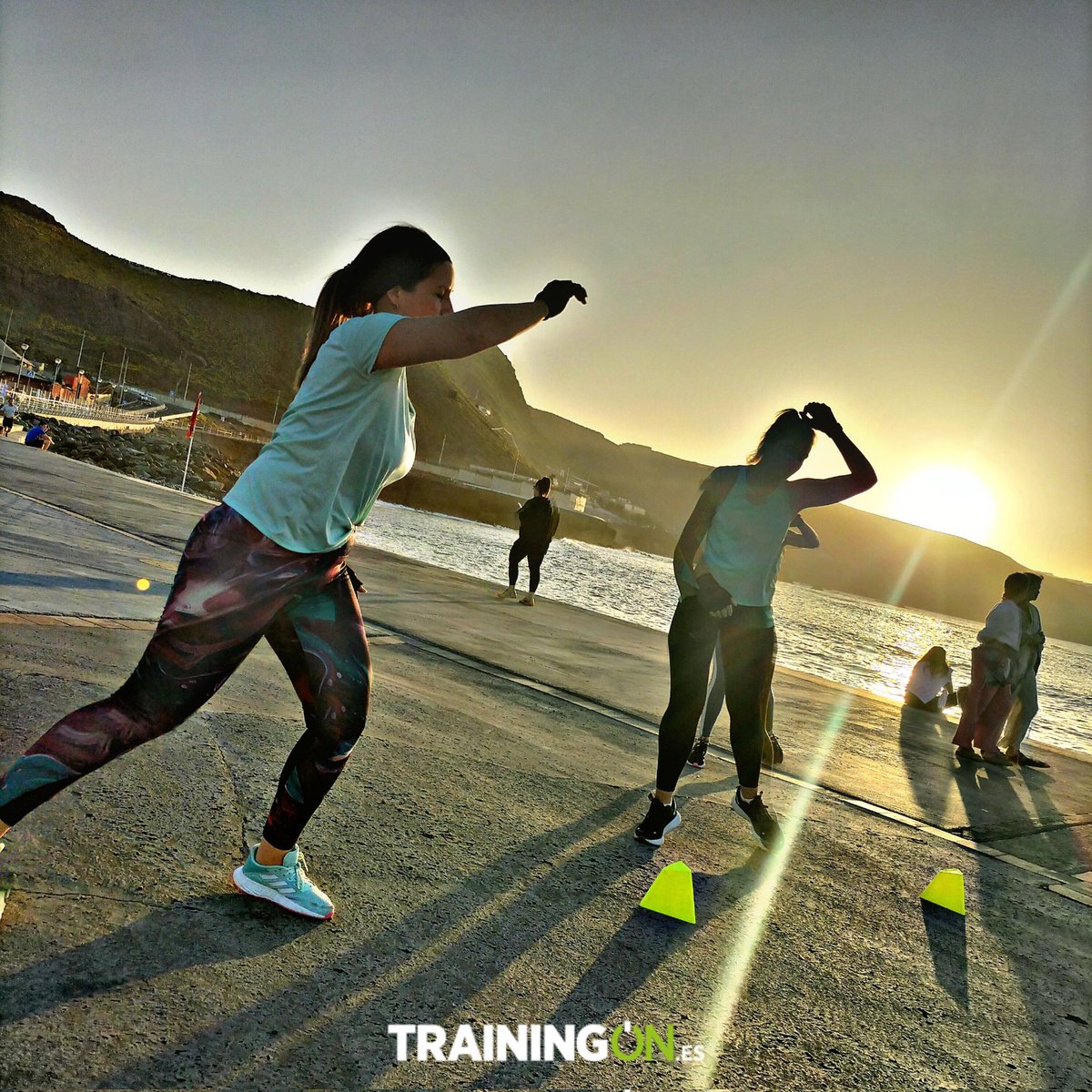 TrainingOnLPA's tweet photo. Muy buenos días y feliz viernes a tod@s, pero que bien sienta entrenar al aire libre☀️🌅☺️🌴!!!
🔹
📍+ info en https://t.co/1PWBy0RLVa
🔹
#GranCanaria #LasPalmasdeGC #Lpa #EntrenaalAireLibre #EntrenaenGrupo #EntrenamientoProfesional #CalidaddeVida #Workouts #EntrenaenLasPalmas https://t.co/ySstXU7MsN