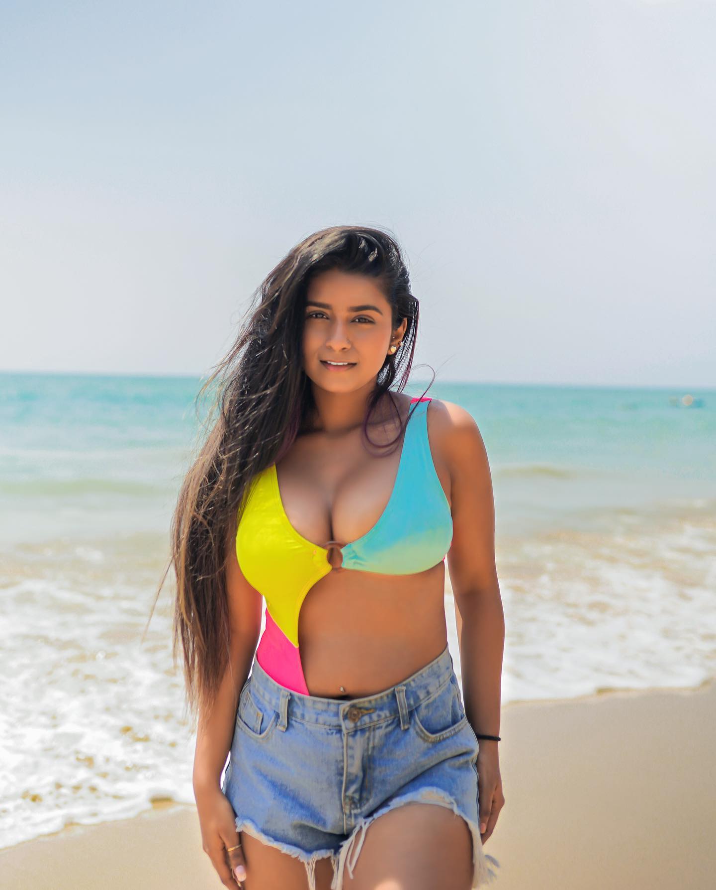 Suhana khan hotsell hot bikini