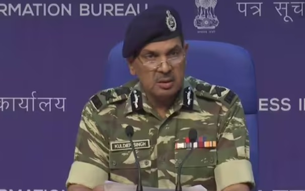 i3masterminds's tweet photo. #Appointment #Manipur
1986 batch Retired IPS officer & Former CRPF DG Kuldiep Singh Appointed As Manipur's New Security Advisor Amid Violence 

Read On-
https://t.co/48aMOE5Q5R

#ManipurNews #News #LatestNews #IPS #IPSOfficer #Security #SecurityAdviser #ManipurViolence #ManipurOnFire #Meitei #Tribals