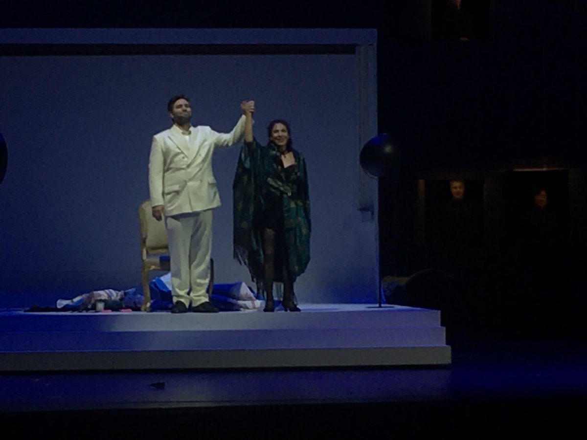 KarlHurb's tweet photo. Two exquisitely weird short operas as double-bill @operfrankfurt: #Weill‘s #Zar and #Orff‘s #Kluge. 20th century modernism clashes w #Oberammergau. #KeithWarner cleverly mirrors them w overarching theme of “What is Truth?”. Amazing @lizreit girlish fanciful, and entire cast 🔝. https://t.co/PtZol7tHzC