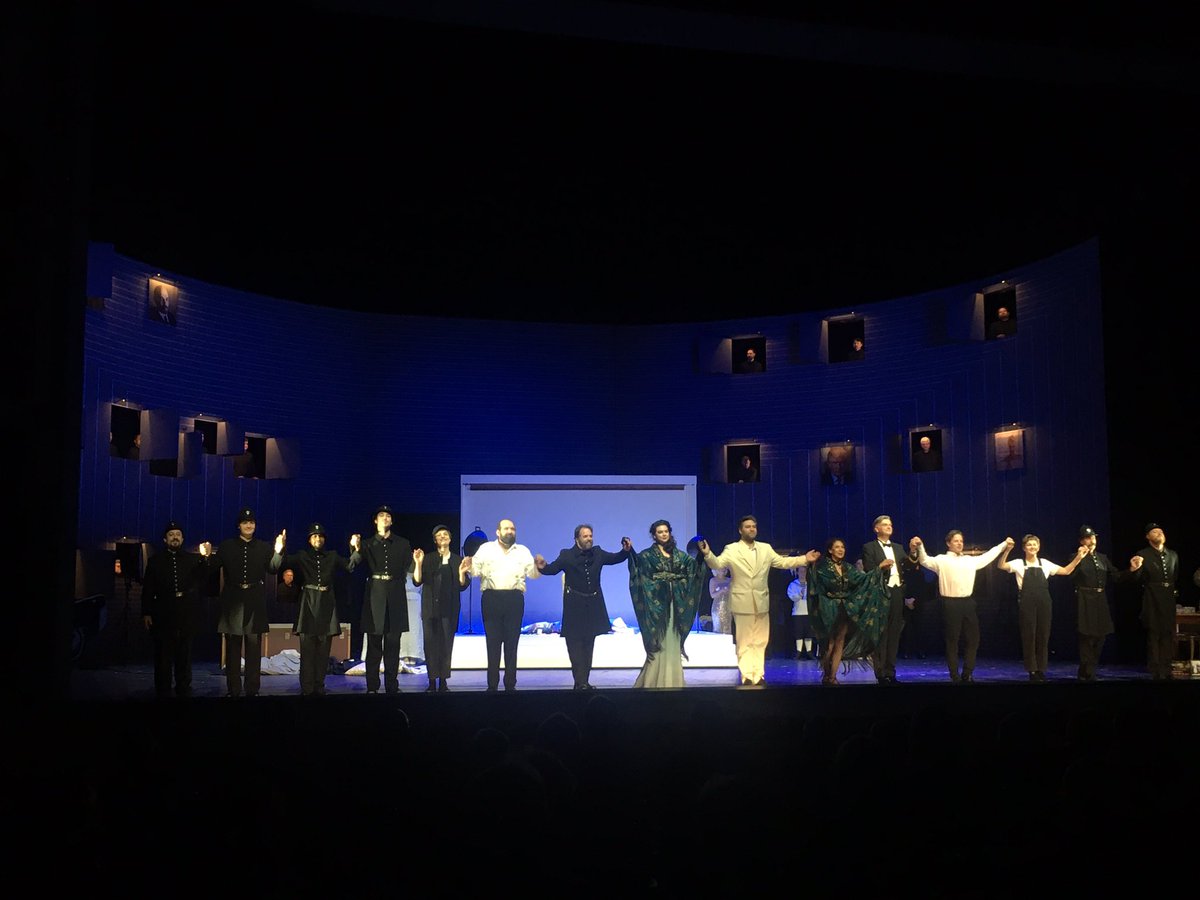 KarlHurb's tweet photo. Two exquisitely weird short operas as double-bill @operfrankfurt: #Weill‘s #Zar and #Orff‘s #Kluge. 20th century modernism clashes w #Oberammergau. #KeithWarner cleverly mirrors them w overarching theme of “What is Truth?”. Amazing @lizreit girlish fanciful, and entire cast 🔝. https://t.co/PtZol7tHzC
