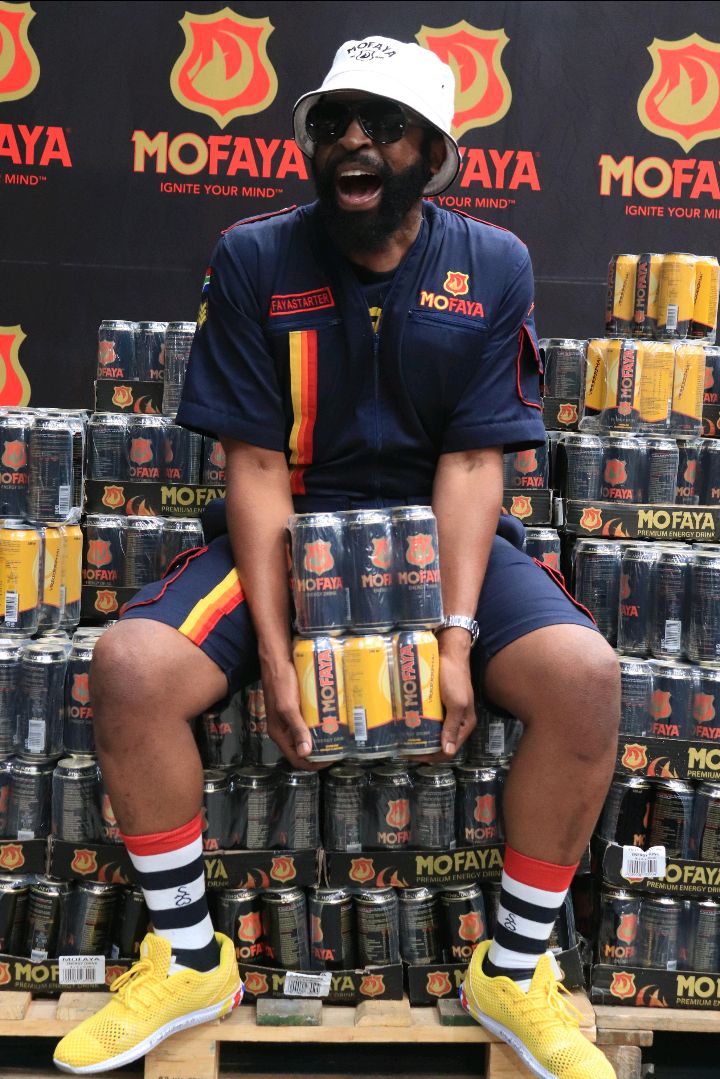 As Africans we must learn to support our own brands, local is lekker, forget about Prime and go for Mofaya energy drink. Don't go for trends .
#mofaya #localbrands #djsbu #Africanfirst