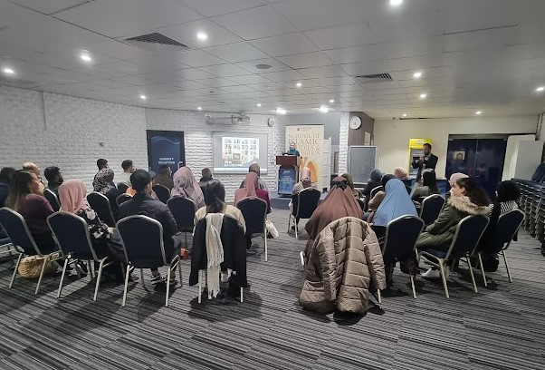 DrZuleyhaKeskin's tweet photo. If I had a mentor when I was 20, some things in life could have been much smoother ☺️
With that in mind, being on the organising committee for the Muslim Leadership Program has been very personally satisfying for me. On Wednesday night, we had the mentors meet the mentees where 17 of our mentees met their mentors for the first time. It was such a magical night. The connections were instant, many mentors saw a mirror of themselves in their mentees, many had common passions which they were ecstatic about and most importantly, the mentees felt they had so much to learn from the life experience of their mentors. Looking forward to an ongoing program filled with growth and connections.