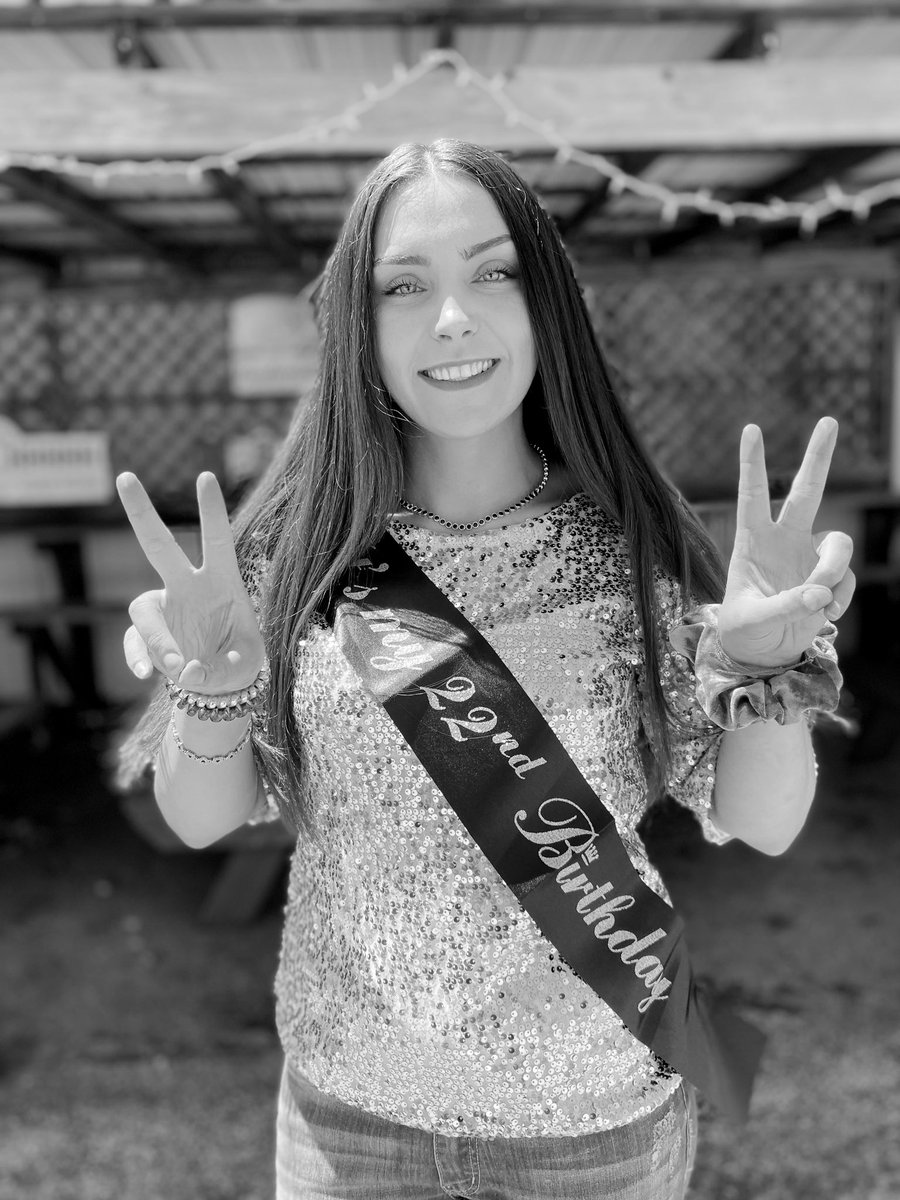 JalaKelsie's tweet photo. Here’s to 22 🥳💖 #TaurusSeason https://t.co/ArW9BdOnZQ