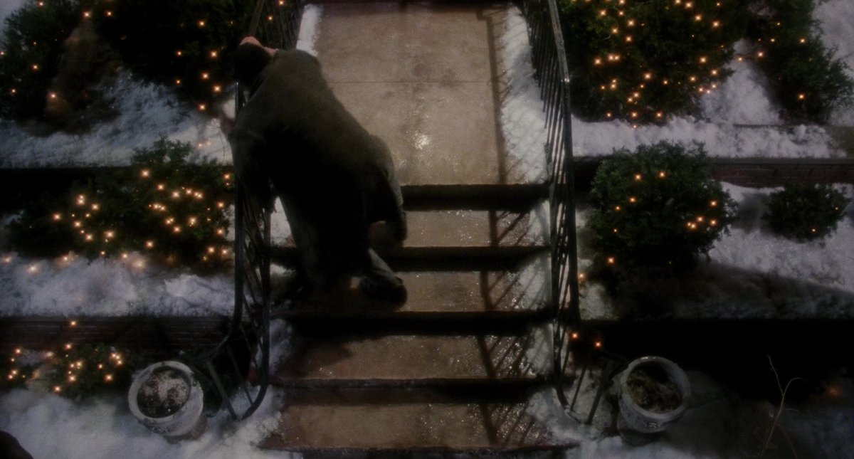 HomeAloneFrames's tweet photo. Home Alone by John Hughes - frames 115537 to 115540 of 148019.
No, not this time, you little brat. #homealone #homealoneframes https://t.co/CaxXmeqZE2