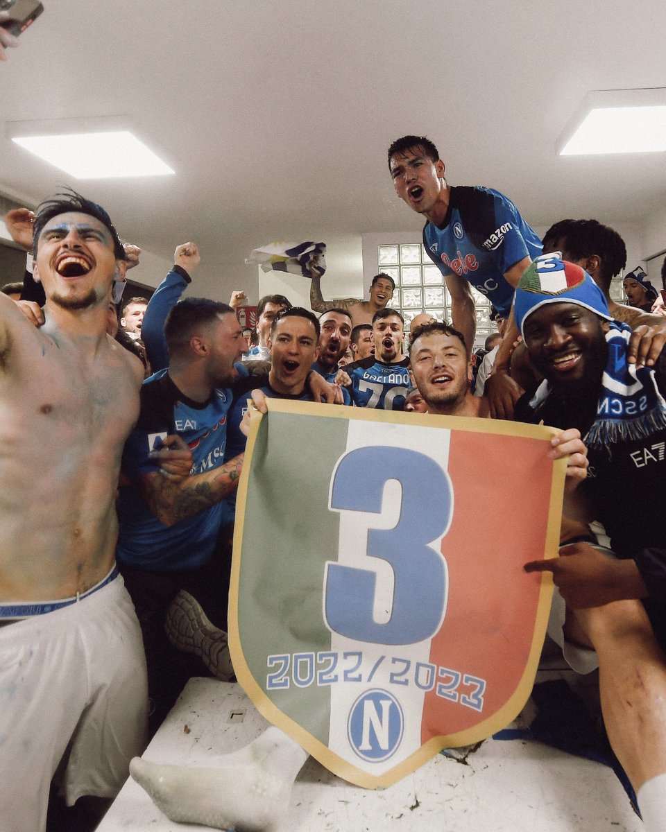 en_sscnapoli's tweet photo. 🤩 It's not a dream... #Napul3 are champions! 
 
💙 #ForzaNapoliSempre https://t.co/HJ1anDphLk