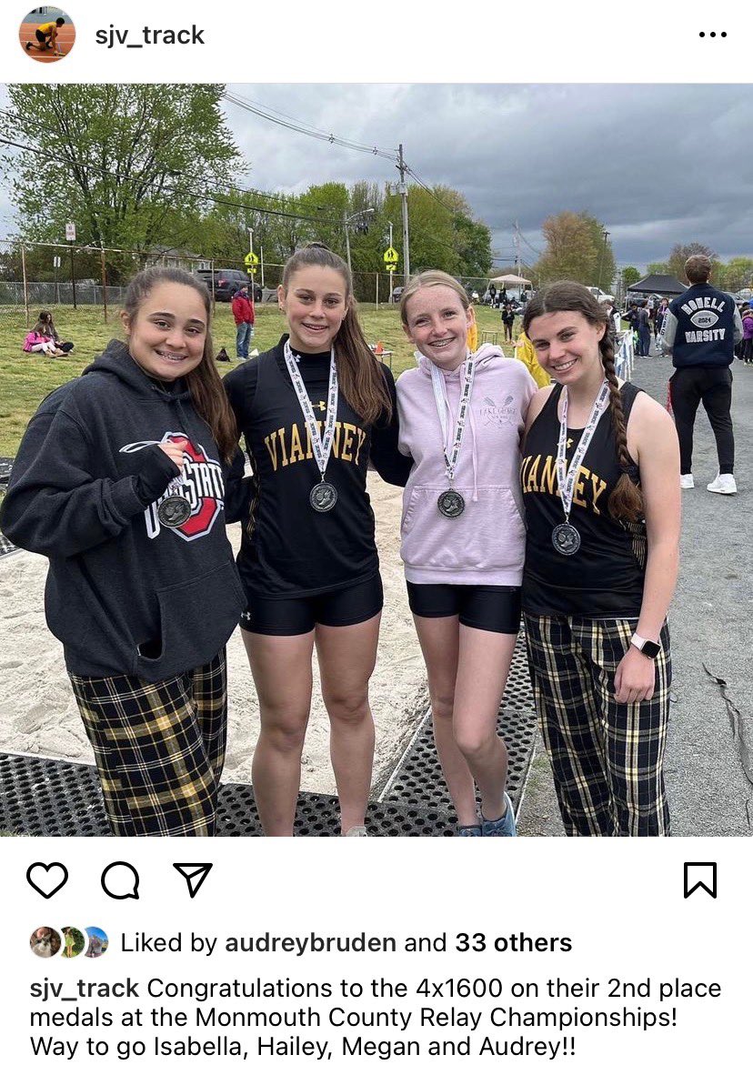 Hailey84451292's tweet photo. Monmouth County Relays - 4x1600 Meter Relay Silver Medal ! https://t.co/Ga33yzMv3M