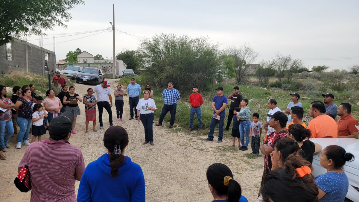MaruCalderonA's tweet photo. Agradezco infinitamente a la gente de las colonias que visitamos, escuchan nuestras propuestas, nos saludamos con afecto y segura estoy de que, con su apoyo, nos llevarán al Congreso para continuar con un Coahuila seguro. 

#PaDelanteCoahuila #ManoloGobernador 

@manolojim https://t.co/cCHHTYWoiy