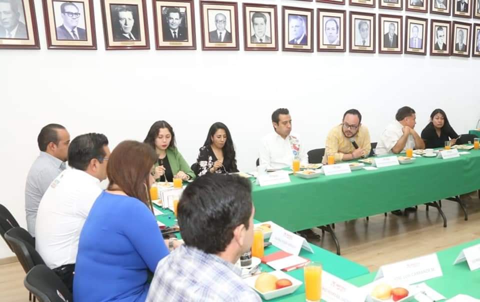 Durante la Reunión de Sectores y Organizaciones, convocada por nuestros dirigentes, <a href="/NestorCamarillo/">Néstor Camarillo</a> y <a href="/DelfinaPozosV/">Delfina Pozos</a>, se trazaron metas importanes de cara al 2024.

Reafirme el compromiso que tenemos en el <a href="/PRIMX_Puebla/">Movimiento PRI.mx Puebla</a> para seguir trabajando en equipo en favor del <a href="/PRIdePUEBLA/">CDE PRI Puebla</a>.