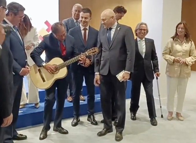 franvertel's tweet photo. @elmonosanchezof Para los criticos de duque https://t.co/Xz5SPuCZ1u