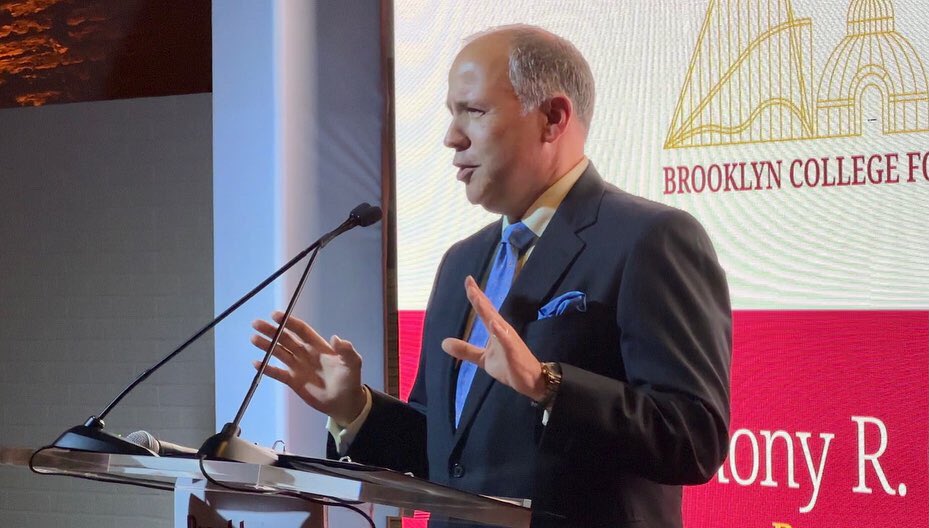BklynCollege411's tweet photo. Congratulations to our Best of Brooklyn Gala honorees Anthony R. Castellanos ’85 (@acastMedia) and @Aon_plc! Your contributions to the Brooklyn College community over the years have supported the success of so many students. #BestofBrooklynGala2023 https://t.co/qFd8hhisBb