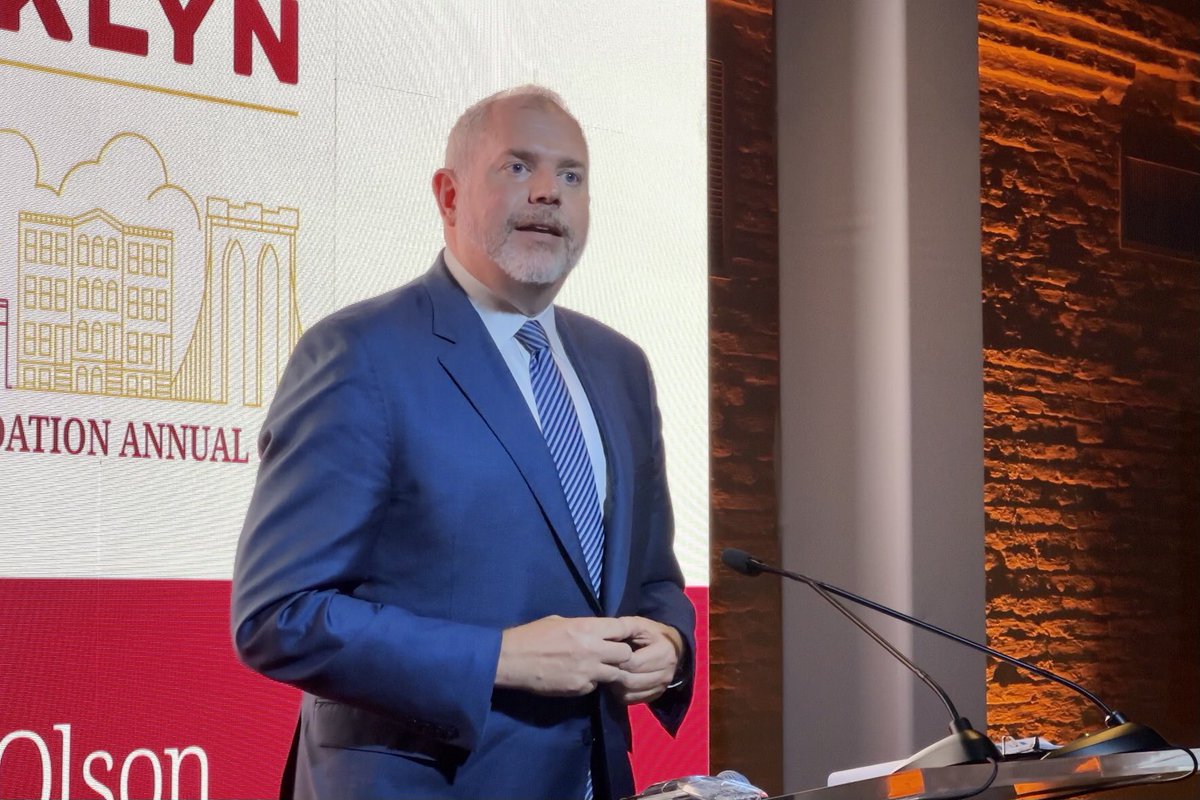 BklynCollege411's tweet photo. Congratulations to our Best of Brooklyn Gala honorees Anthony R. Castellanos ’85 (@acastMedia) and @Aon_plc! Your contributions to the Brooklyn College community over the years have supported the success of so many students. #BestofBrooklynGala2023 https://t.co/qFd8hhisBb