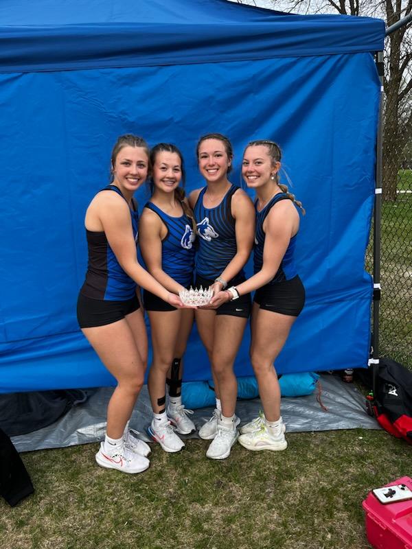OwaGirlsTrack's tweet photo. More "PRiara" photos! 4x100 and 4x200. Way to go girls! https://t.co/s9pCSig8NH